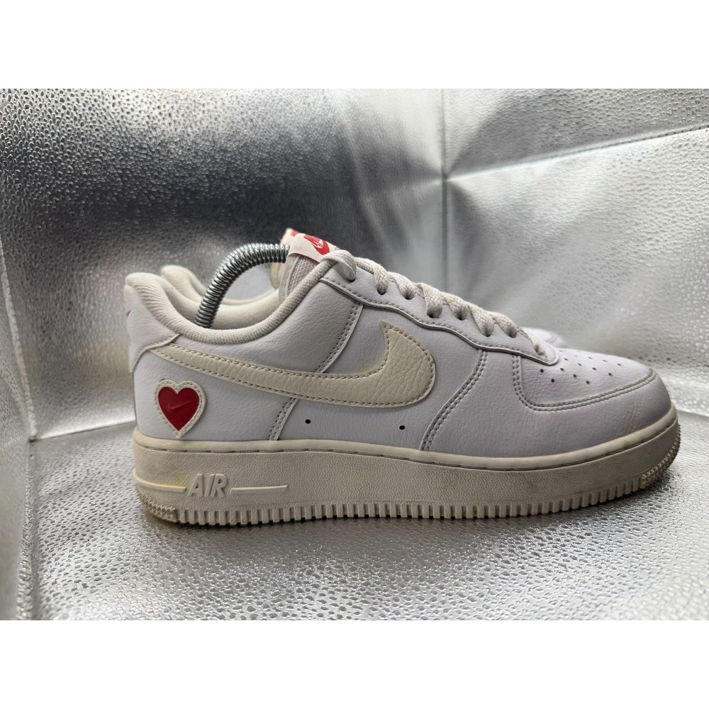 Size 8 Nike Air Force‎ 1 Valentine's Day White Mens Lace Up Sneakers DD7117-100